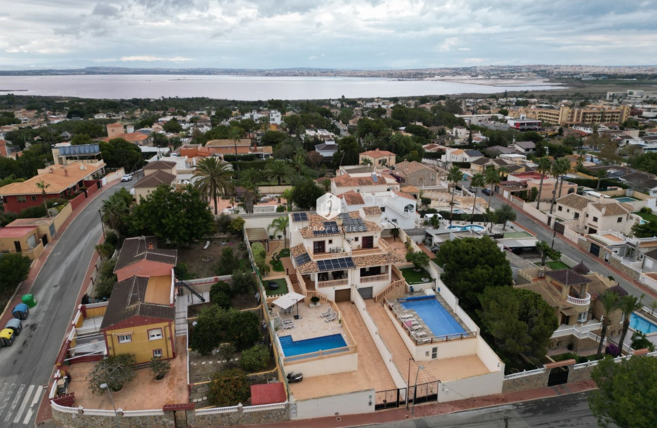 Tweedehands - Villa -
Torrevieja - Costa Blanca