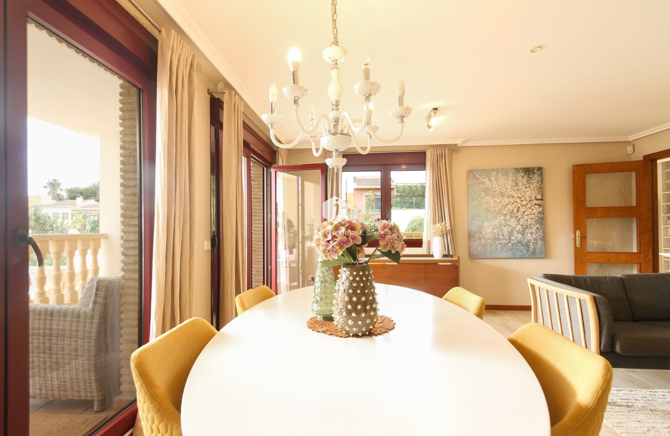 Tweedehands - Villa -
Torrevieja - Costa Blanca