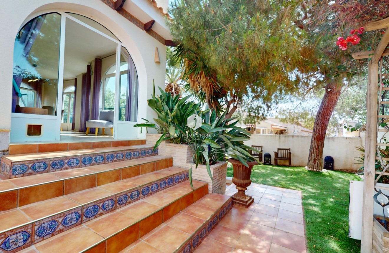 Tweedehands - Villa -
Orihuela Costa - Costa Blanca