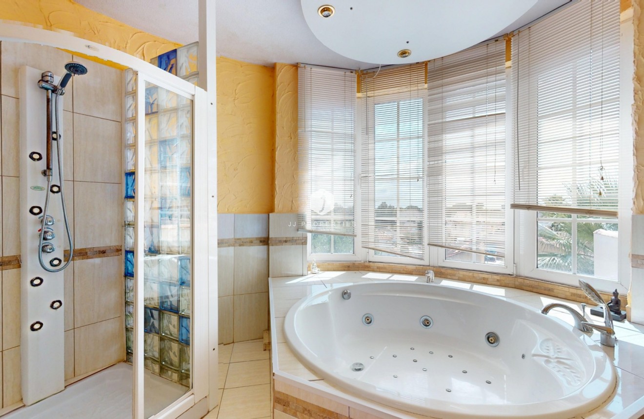 Tweedehands - Villa -
Orihuela Costa - Costa Blanca