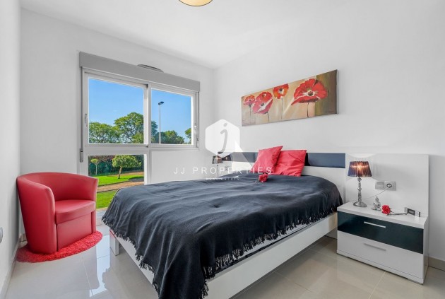 Tweedehands - Bungalow -
Punta Prima - Costa Blanca