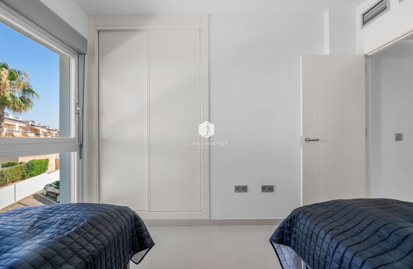 Tweedehands - Bungalow -
Punta Prima - Costa Blanca