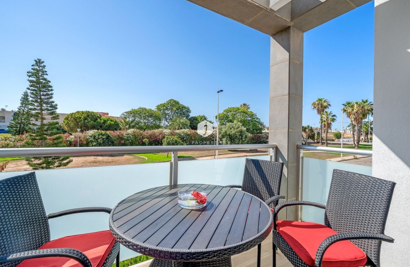 Tweedehands - Bungalow -
Punta Prima - Costa Blanca