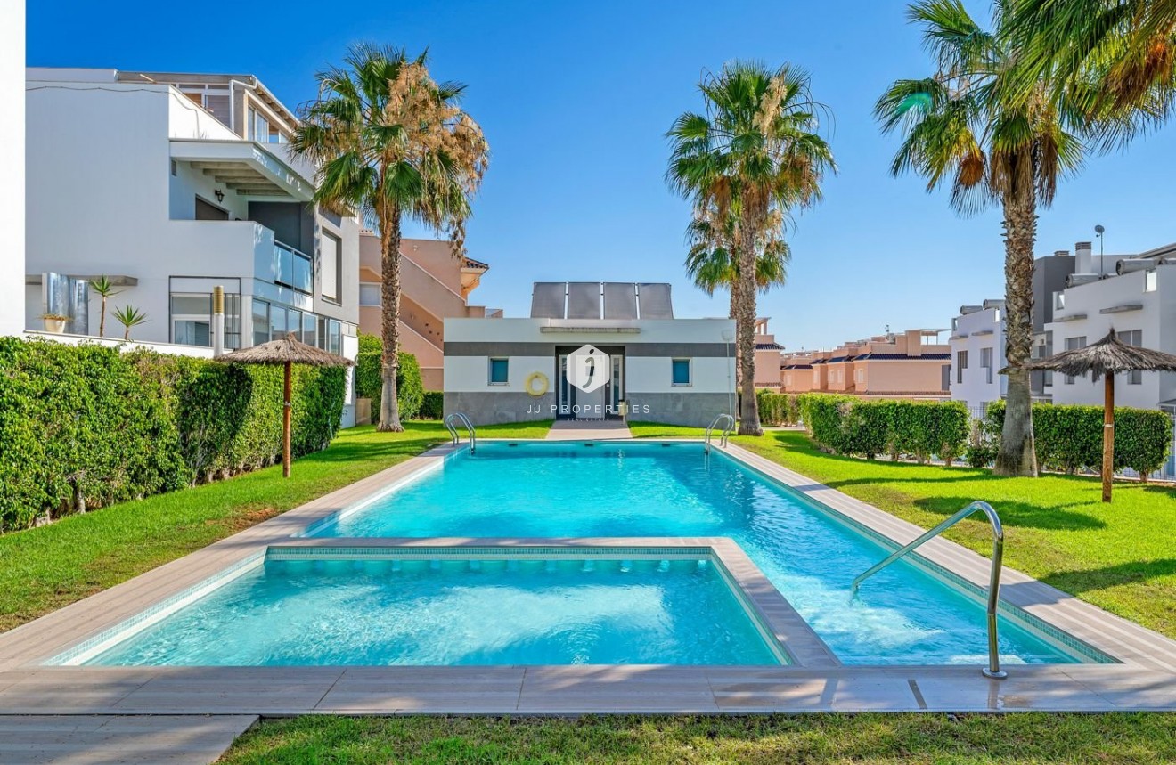 Tweedehands - Bungalow -
Punta Prima - Costa Blanca