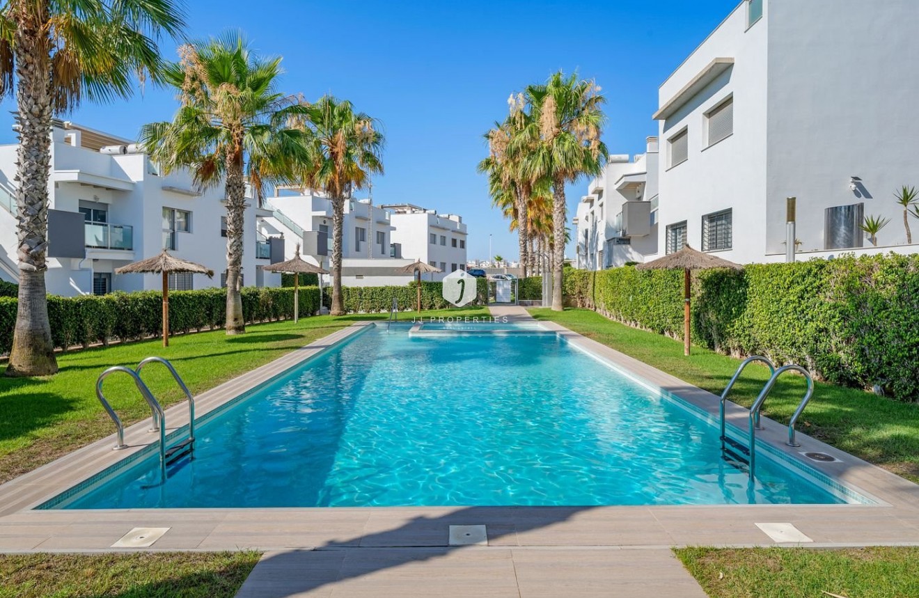 Tweedehands - Bungalow -
Punta Prima - Costa Blanca