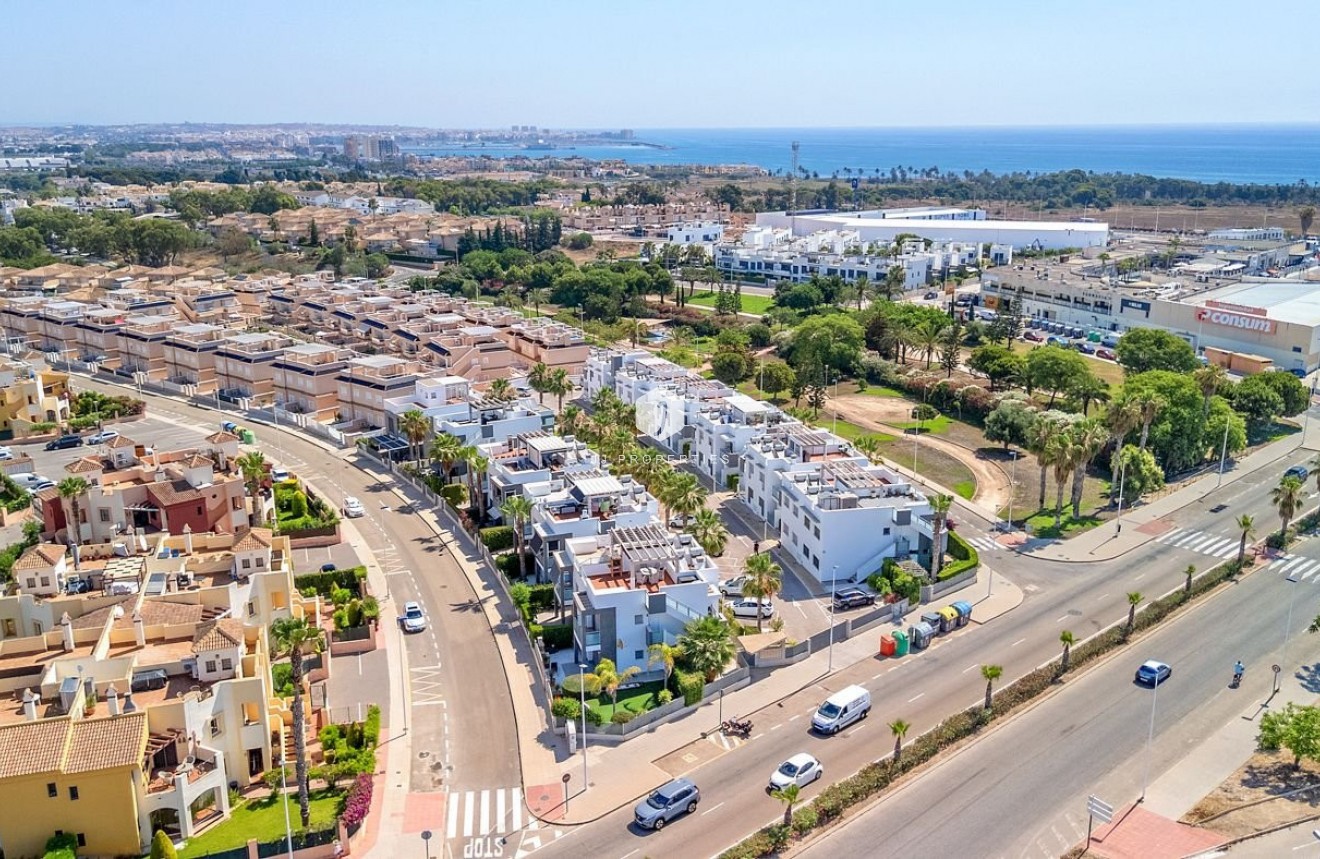 Tweedehands - Bungalow -
Punta Prima - Costa Blanca