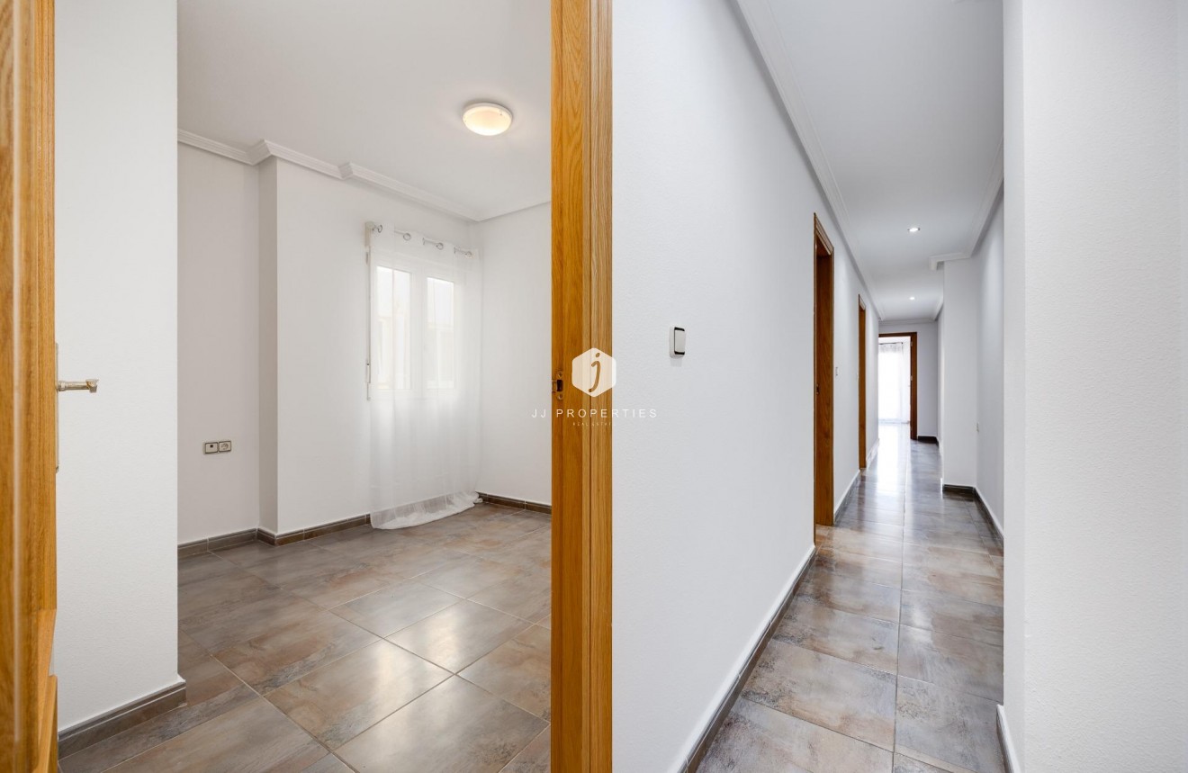 Z drugiej ręki - Daszek -
Torrevieja - Centro