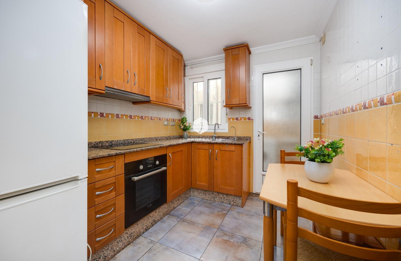 Z drugiej ręki - Daszek -
Torrevieja - Centro