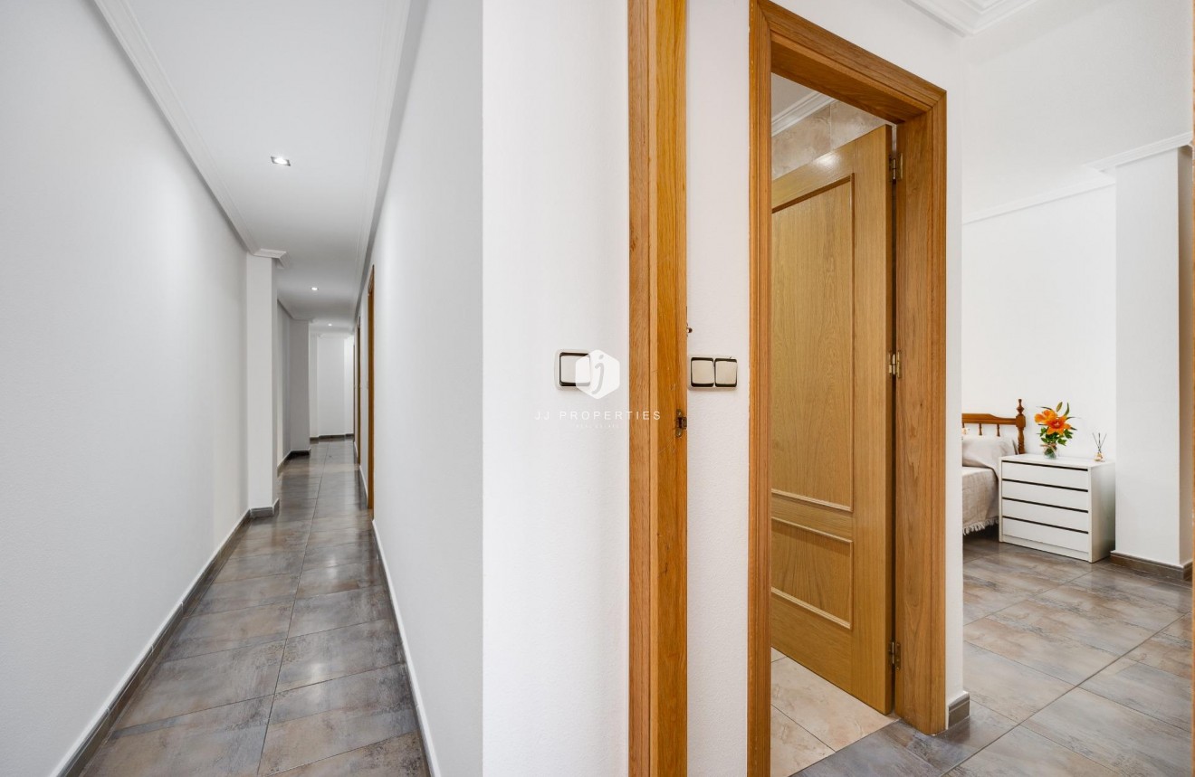 Z drugiej ręki - Daszek -
Torrevieja - Centro