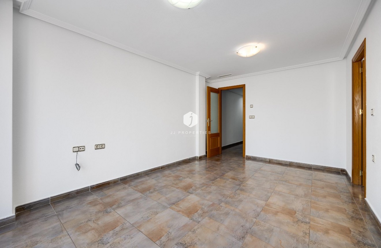 Z drugiej ręki - Daszek -
Torrevieja - Centro