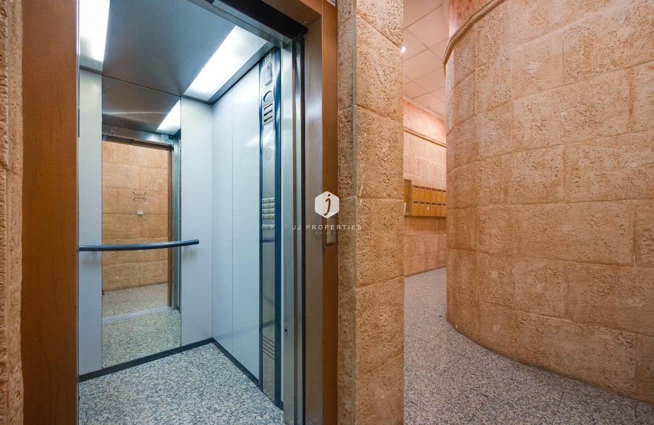 Z drugiej ręki - Daszek -
Torrevieja - Centro