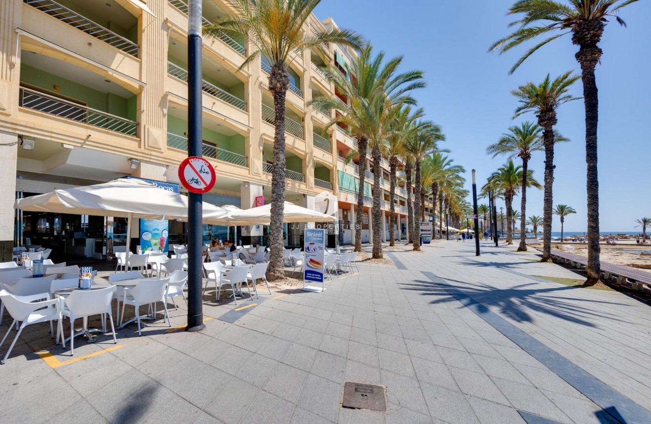 Tweedehands - Appartement / flat -
Torrevieja - Paseo maritimo