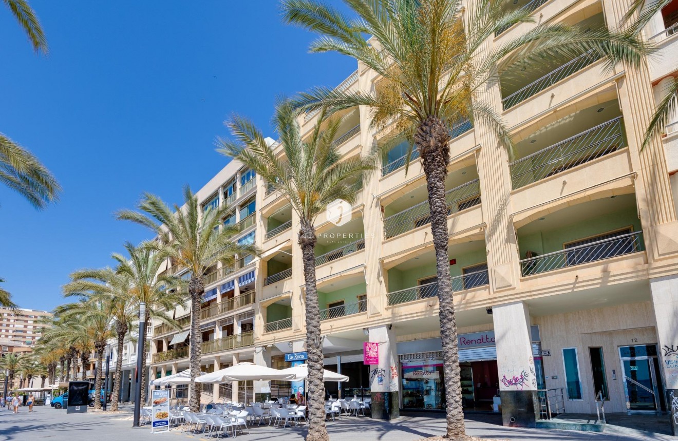 Tweedehands - Appartement / flat -
Torrevieja - Paseo maritimo