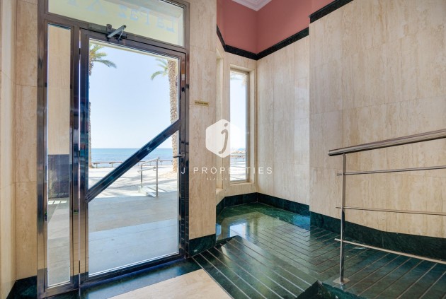 Tweedehands - Appartement / flat -
Torrevieja - Paseo maritimo