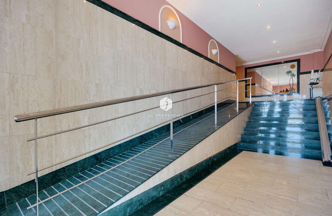 Tweedehands - Appartement / flat -
Torrevieja - Paseo maritimo