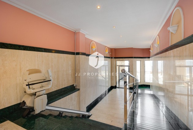 Tweedehands - Appartement / flat -
Torrevieja - Paseo maritimo