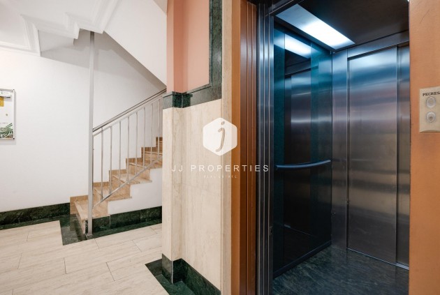 Tweedehands - Appartement / flat -
Torrevieja - Paseo maritimo