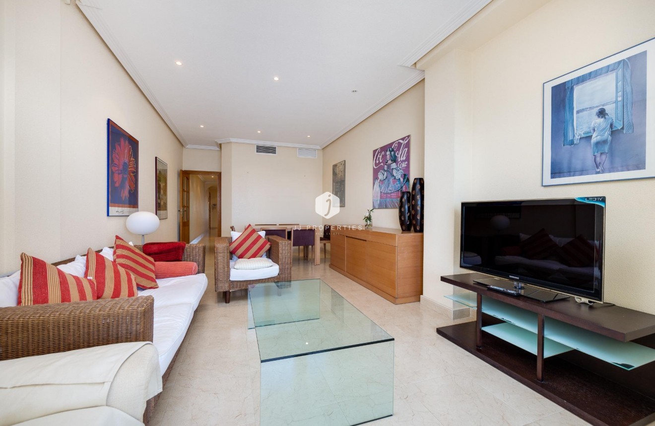 Tweedehands - Appartement / flat -
Torrevieja - Paseo maritimo