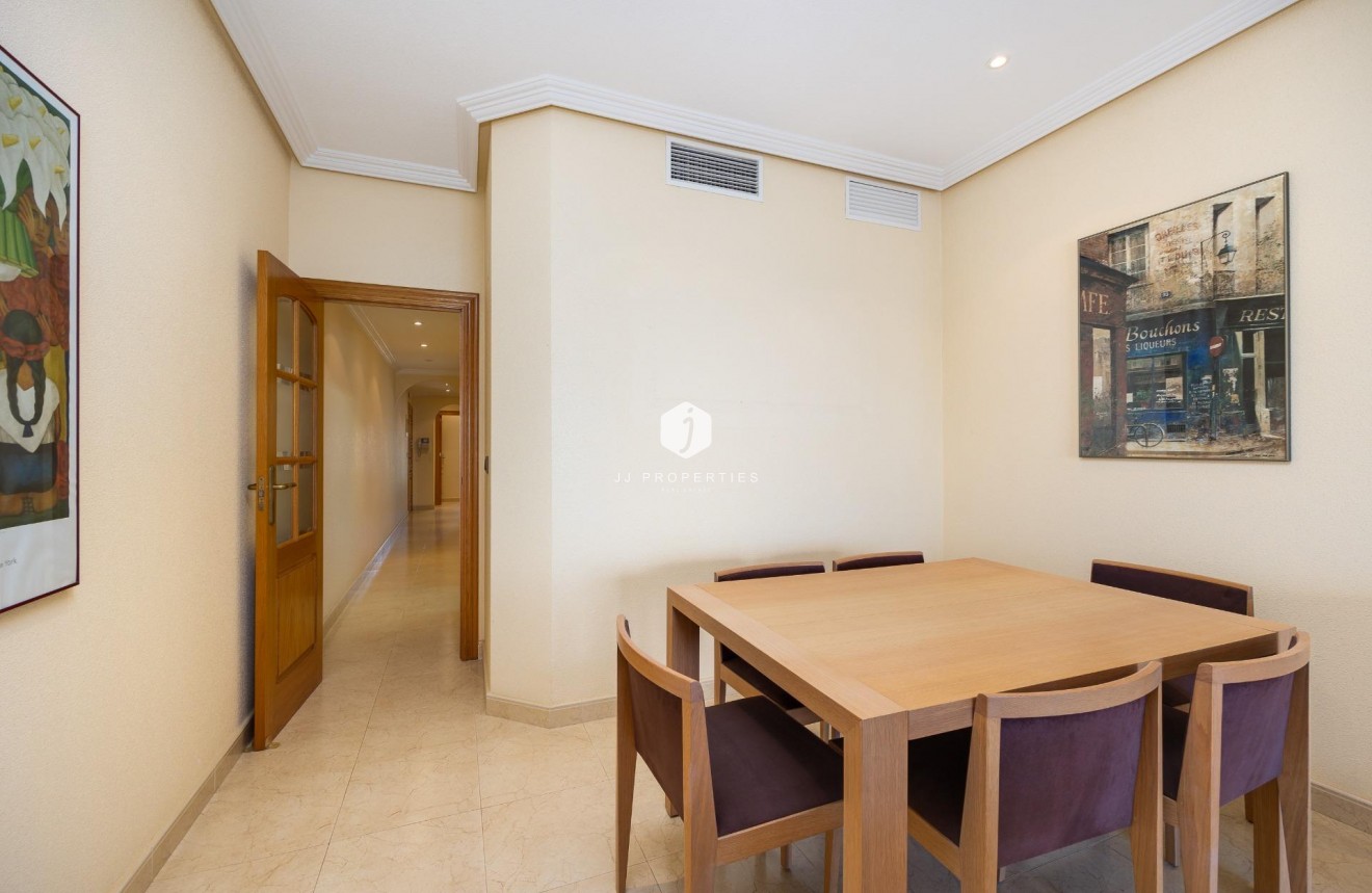 Tweedehands - Appartement / flat -
Torrevieja - Paseo maritimo