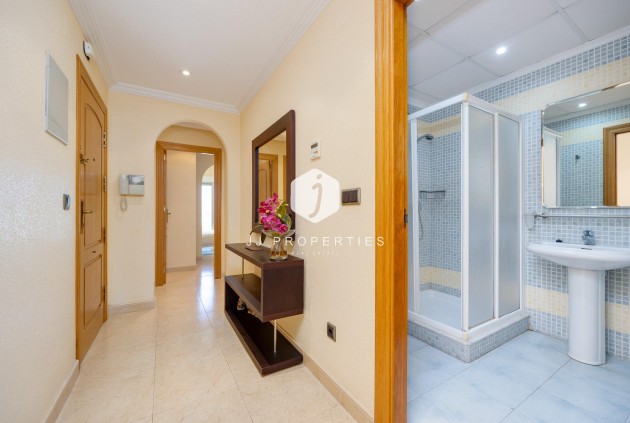 Tweedehands - Appartement / flat -
Torrevieja - Paseo maritimo