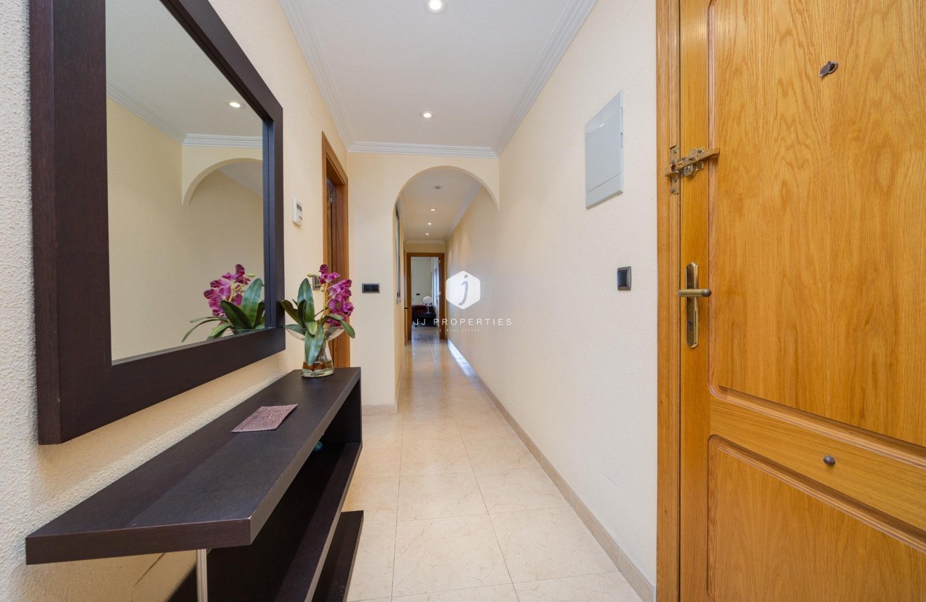 Tweedehands - Appartement / flat -
Torrevieja - Paseo maritimo