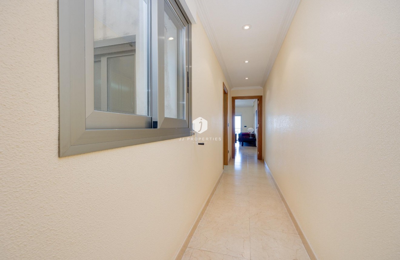 Tweedehands - Appartement / flat -
Torrevieja - Paseo maritimo