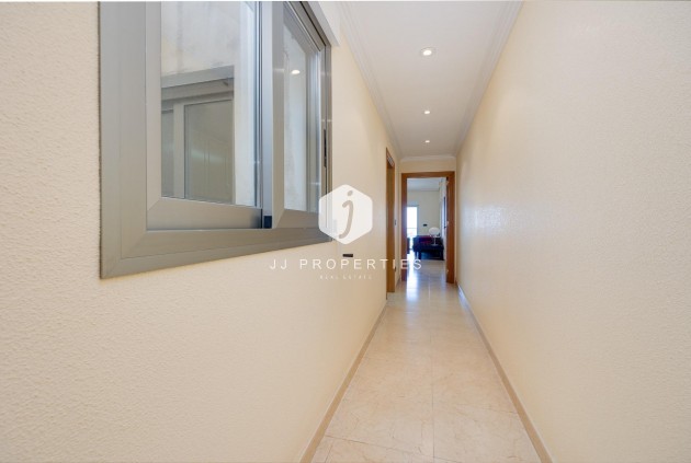 Tweedehands - Appartement / flat -
Torrevieja - Paseo maritimo