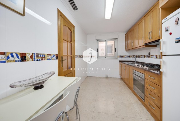 Tweedehands - Appartement / flat -
Torrevieja - Paseo maritimo