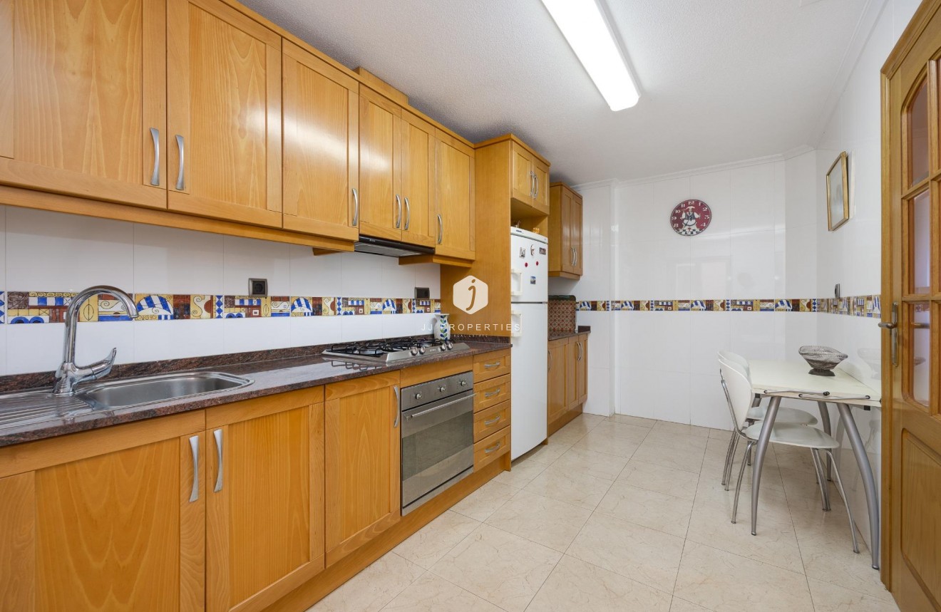 Tweedehands - Appartement / flat -
Torrevieja - Paseo maritimo
