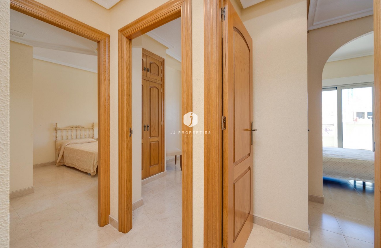 Tweedehands - Appartement / flat -
Torrevieja - Paseo maritimo