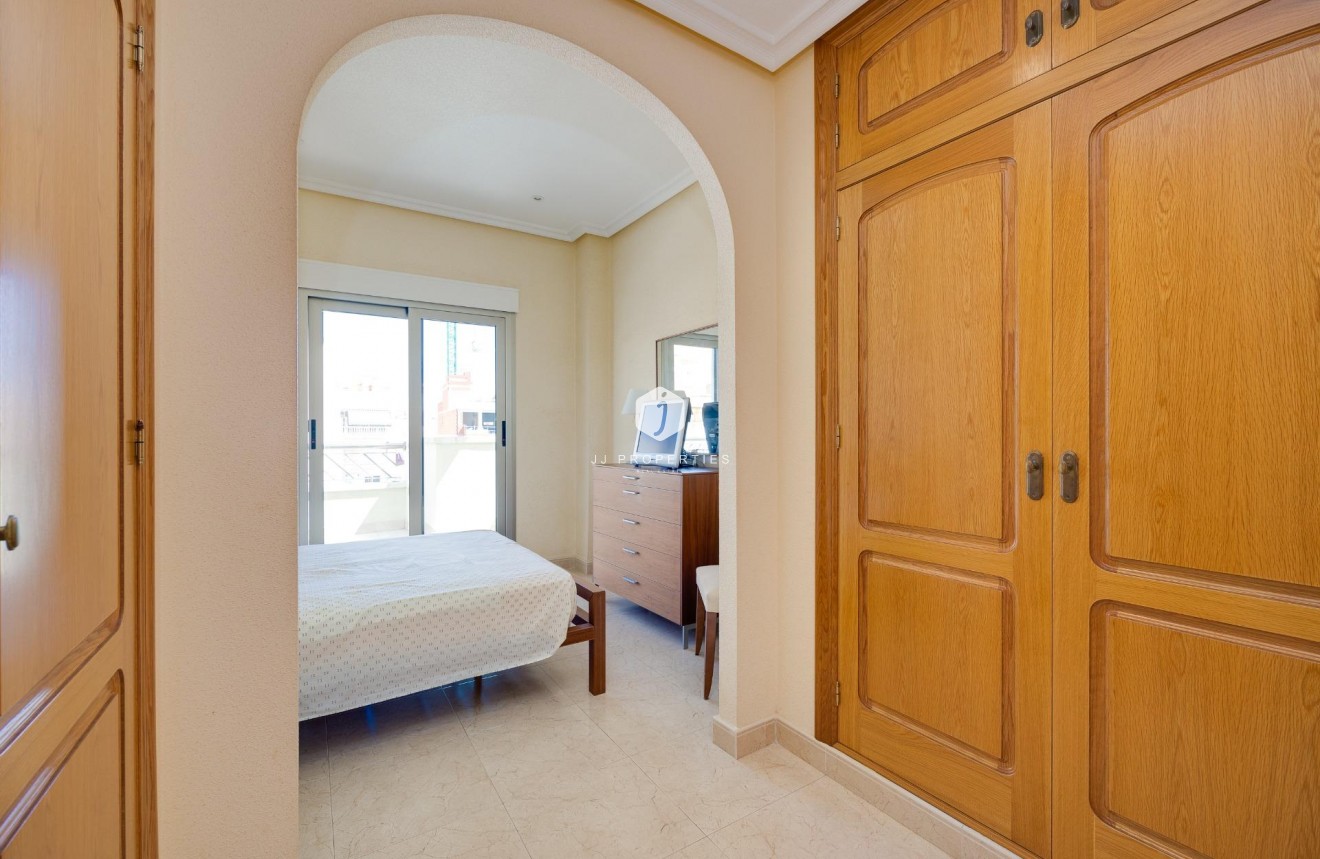 Tweedehands - Appartement / flat -
Torrevieja - Paseo maritimo