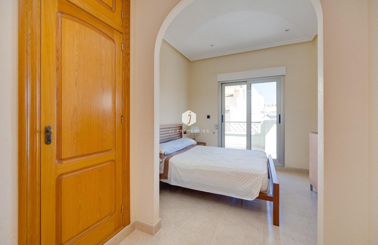 Tweedehands - Appartement / flat -
Torrevieja - Paseo maritimo