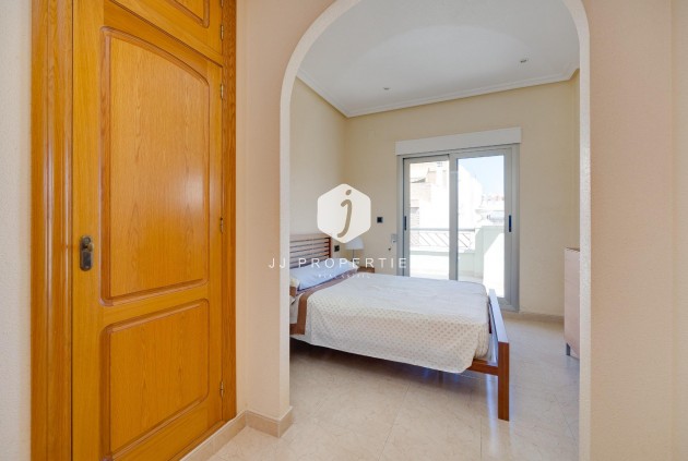 Tweedehands - Appartement / flat -
Torrevieja - Paseo maritimo