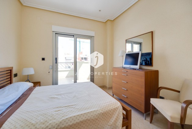 Tweedehands - Appartement / flat -
Torrevieja - Paseo maritimo