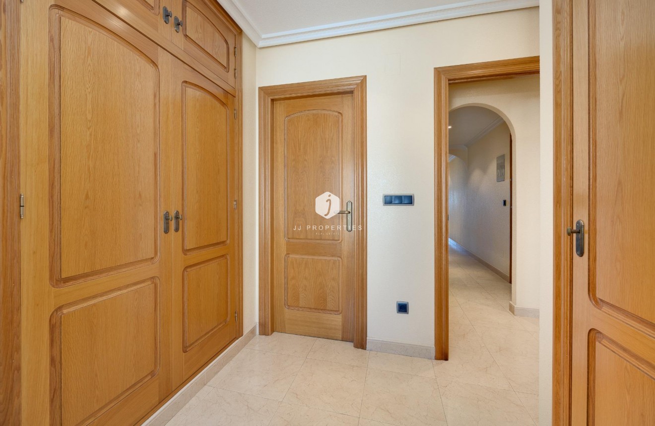 Tweedehands - Appartement / flat -
Torrevieja - Paseo maritimo