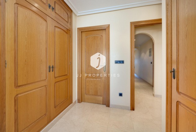 Tweedehands - Appartement / flat -
Torrevieja - Paseo maritimo