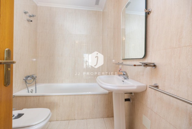 Tweedehands - Appartement / flat -
Torrevieja - Paseo maritimo