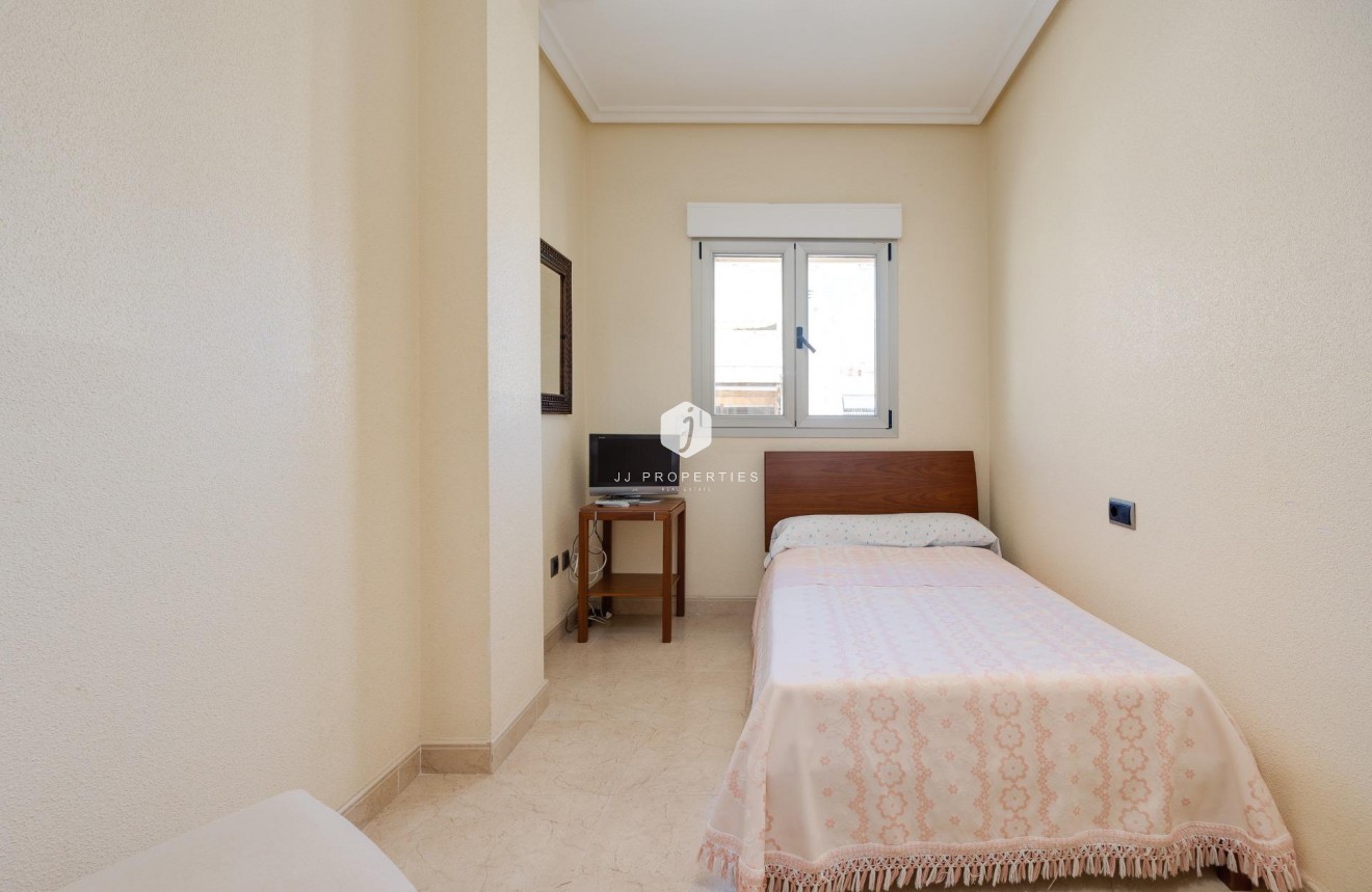 Tweedehands - Appartement / flat -
Torrevieja - Paseo maritimo
