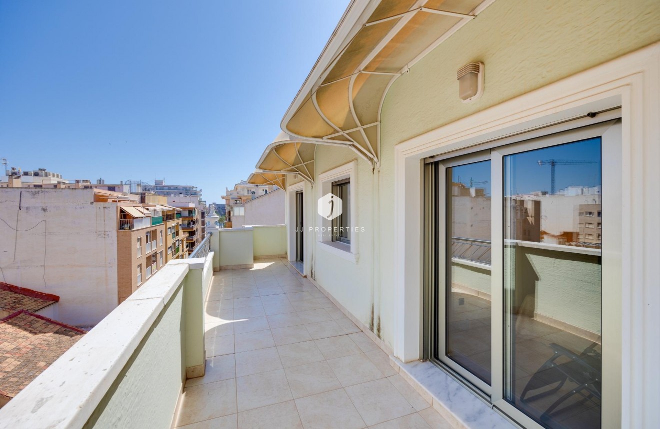 Tweedehands - Appartement / flat -
Torrevieja - Paseo maritimo