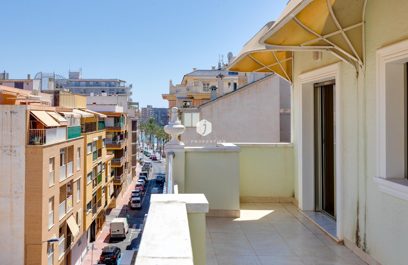 Tweedehands - Appartement / flat -
Torrevieja - Paseo maritimo