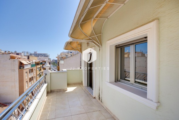 Tweedehands - Appartement / flat -
Torrevieja - Paseo maritimo