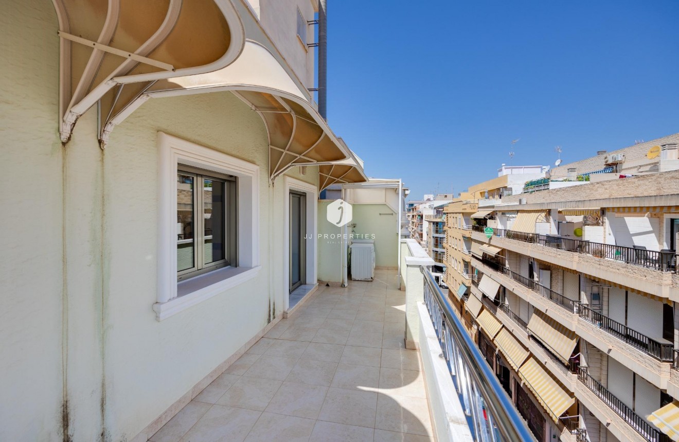 Tweedehands - Appartement / flat -
Torrevieja - Paseo maritimo