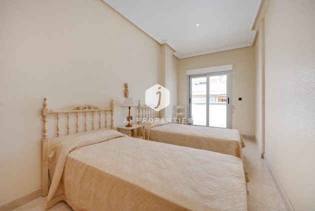 Tweedehands - Appartement / flat -
Torrevieja - Paseo maritimo