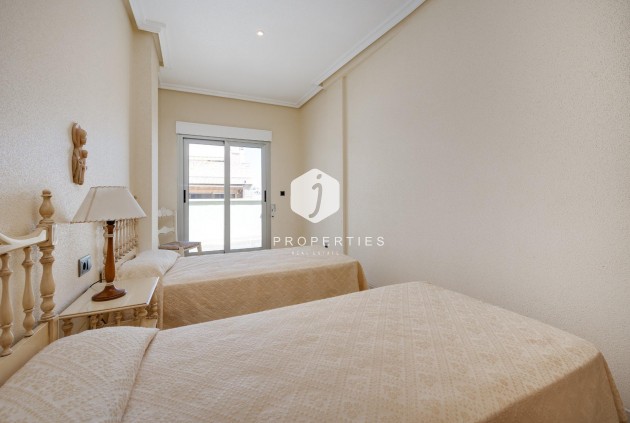 Tweedehands - Appartement / flat -
Torrevieja - Paseo maritimo