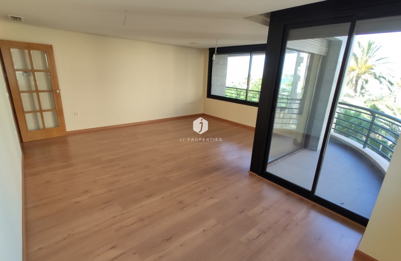 Tweedehands - Appartement / flat -
Torrevieja - Puerto