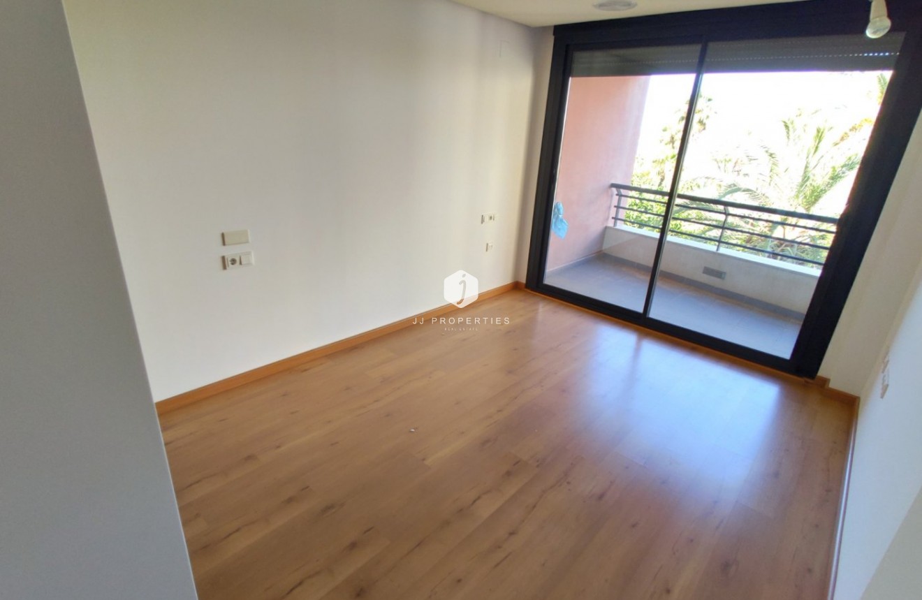 Tweedehands - Appartement / flat -
Torrevieja - Puerto