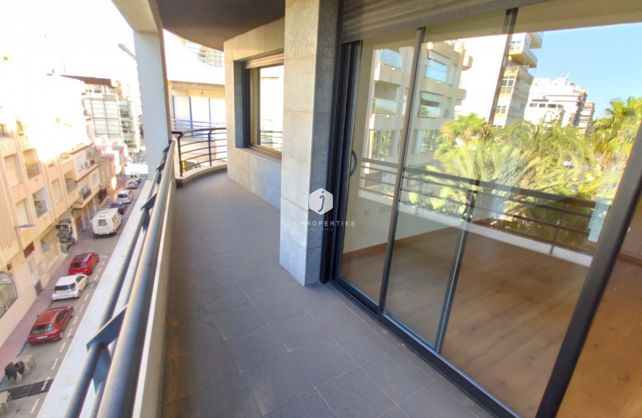 Tweedehands - Appartement / flat -
Torrevieja - Puerto