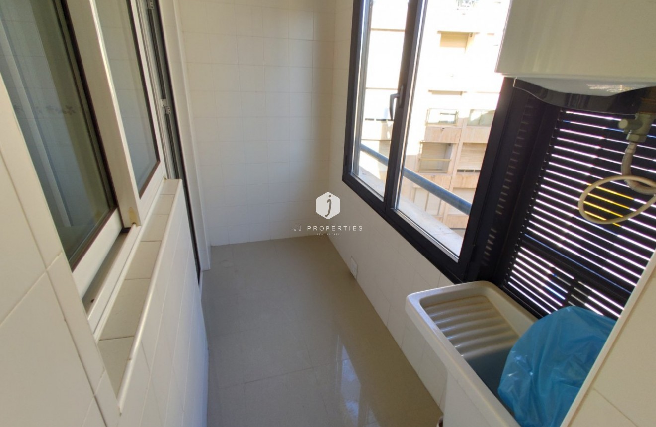 Tweedehands - Appartement / flat -
Torrevieja - Puerto