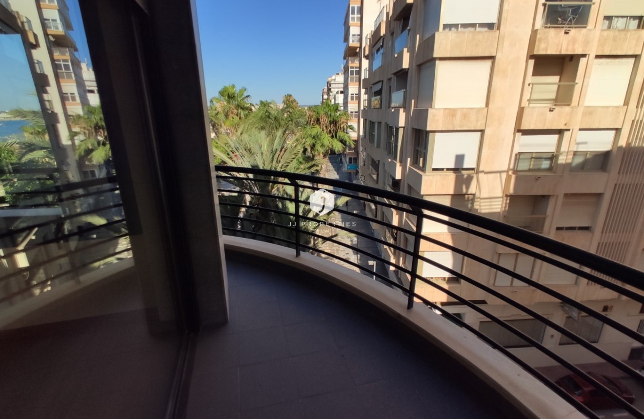 Tweedehands - Appartement / flat -
Torrevieja - Puerto