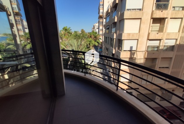 Tweedehands - Appartement / flat -
Torrevieja - Puerto